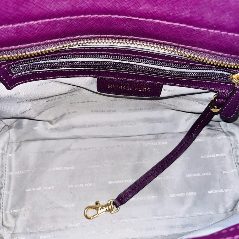 Michael Kors Selma Medium Saffiano Leather Satchel. - Picture 11 of 14